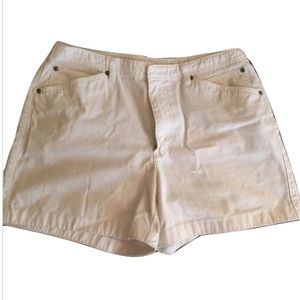 ☀️Liz Claiborne White Shorts - Classic Elegance in Size 12! ☀️
